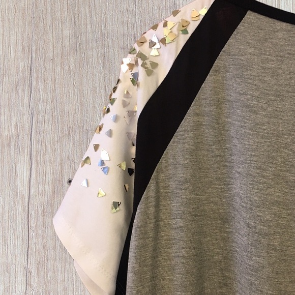 🆕 Plus Sized Top - Gorgeous Sequin Shoulder - Fits Size 16-18 🌸🌼🌸 - Picture 4 of 7